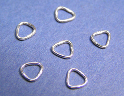  sterling silver 4.5mm, 0.6mm wire thickness, triangle closed jump rings 