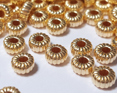  <9.8g/100> vermeil 4mm x 2mm corrugated rondelle bead, 1 micron plating for increased durability [vermeil is gold plated sterling silver] 
