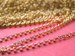  sold per cm : vermeil 1.8mm round link rolo chain, 5 grams per meter, accepts jumprings 22 gauge (0.6mm) or thinner [vermeil is gold plated sterling silver] 