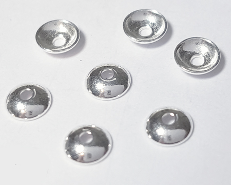  <2.3g/100> highly polished sterling silver 3mm x 1.5mm plain saucer beadcap, hole is 0.7mm, takes a 22 gauge pin 