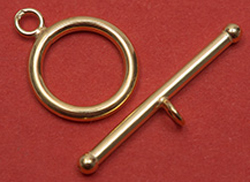  vermeil 14mm diameter ring with 28mm bar, stamped 925 on ring of toggle clasp 