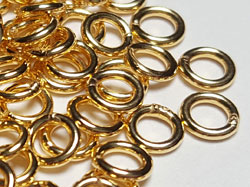  vermeil 4mm diameter, 20 gauge (approx 0.8mm) closed jump ring 