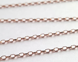 sold per cm : ROSE VERMEIL loose diamond cut square edge long oval links chain - links are 1.9mm x 1.5mm, 16 links per inch takes a 0.6mm ring [vermeil is gold plated sterling silver] 