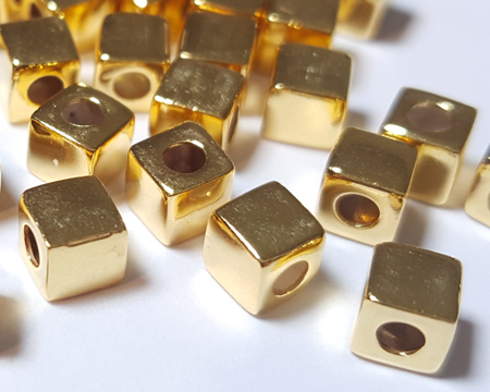  <22.86g/100> vermeil 4mm rounded edges cube bead  [vermeil is gold plated sterling silver] 