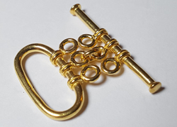  vermeil 18mm x 9mm oval ring with 24mm bar triple strand toggle clasp, hole size in each of the triple rings is 1.5mm [vermeil is gold plated sterling silver] 