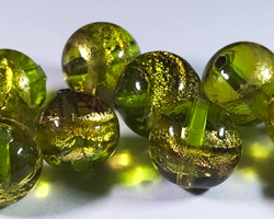  venetian murano bicolour fused peridot and amethyst glass with 24k banded gold foil 8mm round bead *** QUANTITY IN STOCK =21 *** 