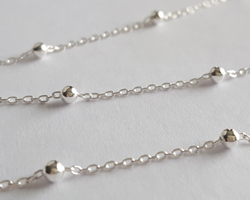  sterling silver loose forzantina chain - chain links are 0.8mm - balls / satellites are 2.5mm diameter, 25mm apart - chain weighs ~4.15g per meter, links accept a 0.5mm ring/wire *sold per cm - 5 units is 5cm, 100 units is 100cm=1 meter* 