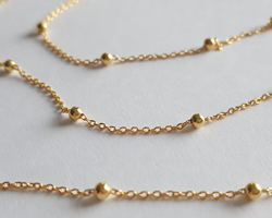  vermeil loose forzantina chain - chain links are 0.8mm - balls / satellites are 2.5mm diameter, 25mm apart - links accept a 0.5mm ring/wire | sold per cm 