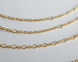  --CLEARANCE--  sold per cm - 5 units is 5cm, 100 units is 100cm=1 meter : vermeil loose 3+1 figaro chain - larger chain links are 2.5mm - chain weighs ~3.15g per meter, large links easily accept a 1mm ring/wire [vermeil is gold plated sterling silver] 