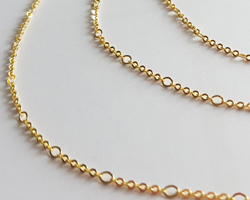  sold per cm : vermeil loose 9+1 slim figaro chain - larger chain links are 2mmx3mm - chain weighs ~3.4g per meter, large links easily accept a 1.3mm ring/wire [vermeil is gold plated sterling silver] 