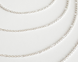  sterling silver loose 9+1 very slim figaro chain - larger chain links are 1.5mmx2mm - chain weighs ~3.5g per meter, large links easily accept a 0.8mm ring/wire *sold per cm - 5 units is 5cm, 100 units is 100cm=1 meter* 