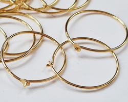  pair(s) of vermeil stamped 925 18mm round hoops, wire is 0.8mm diameter 