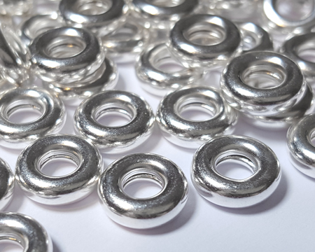 <58.8g/100> sterling silver 8mm x 3.1mm flat donut bead, 3.5mm hole