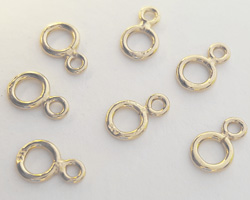  vermeil 2-ring connector, stamped 925, 7.5mm x 4.5mm, large ring is 7.5mm diameter, small ring is 2.7mm diameter, wire thickness is 0.8mm 